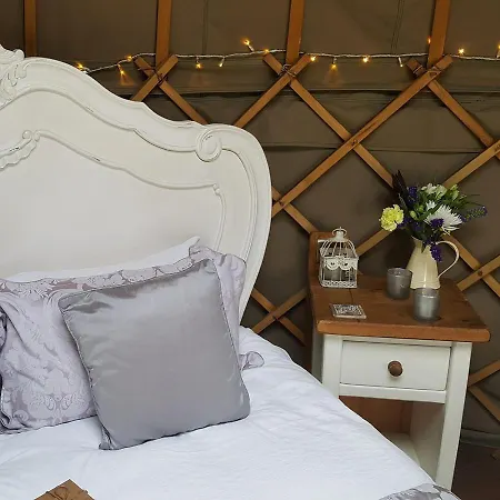 Secret Cloud House Holidays Luxury Yurts With Hot Tubs Cauldon Exterior photo