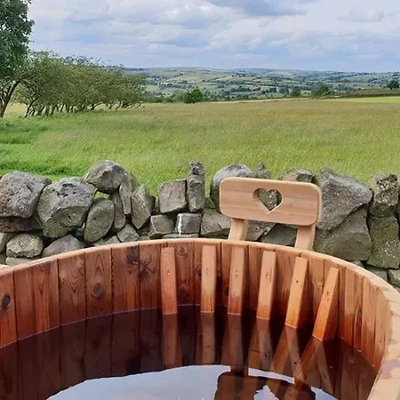 Secret Cloud House Holidays Luxury Yurts With Hot Tubs Cauldon Exterior photo